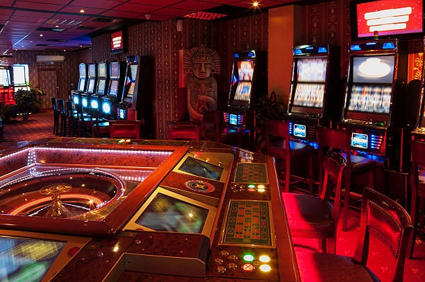 hoki bonus web interface showing live blackjack and roulette tables