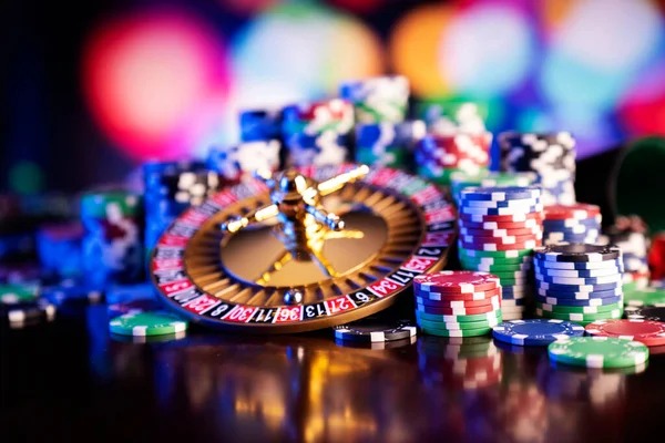 hoki bonus live roulette wheel with numbered pockets and betting layout